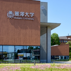 麗澤大学校舎さつき